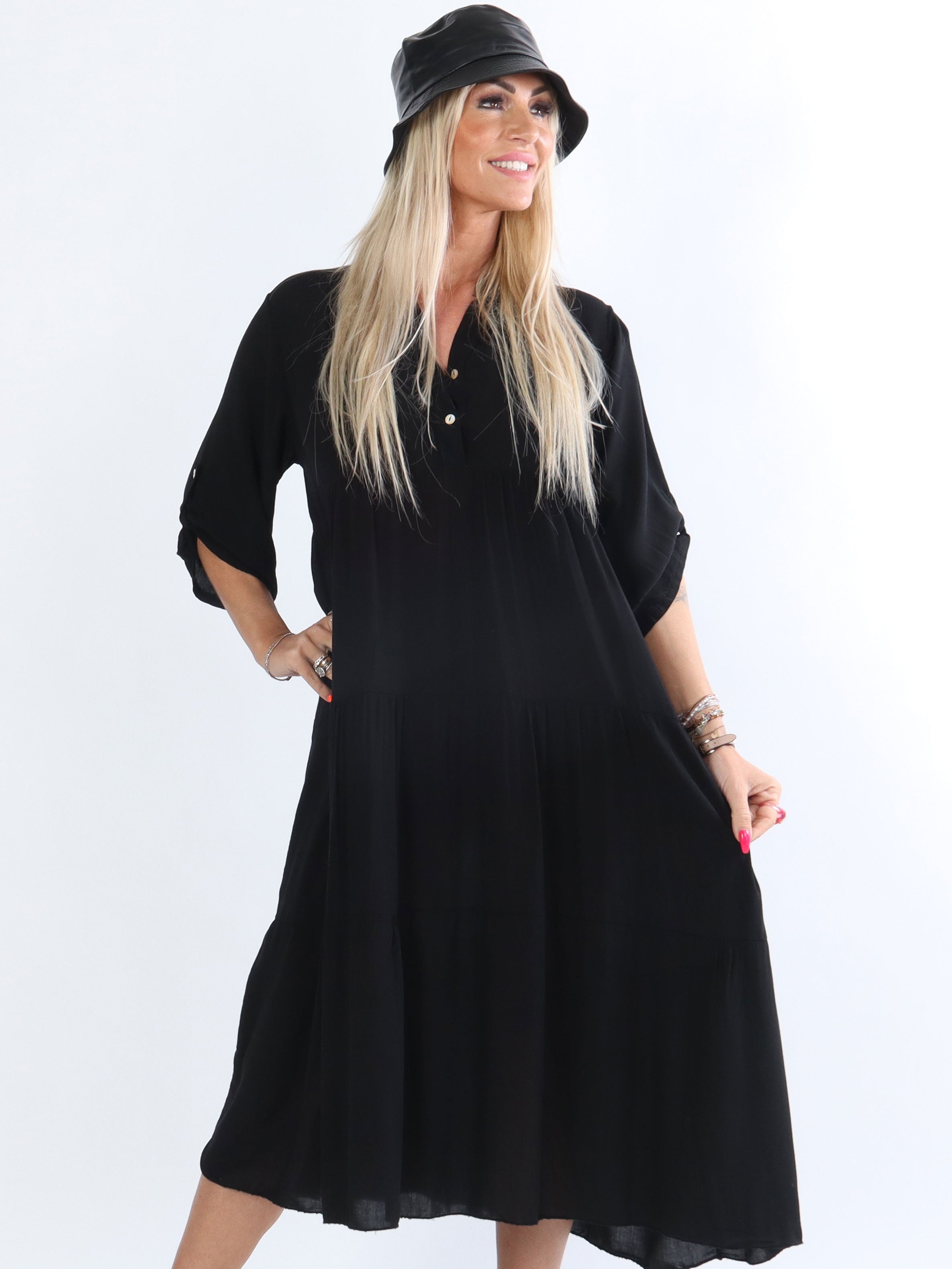 Jenna - Enkel klänning i lager på lager med knappar på bröstet